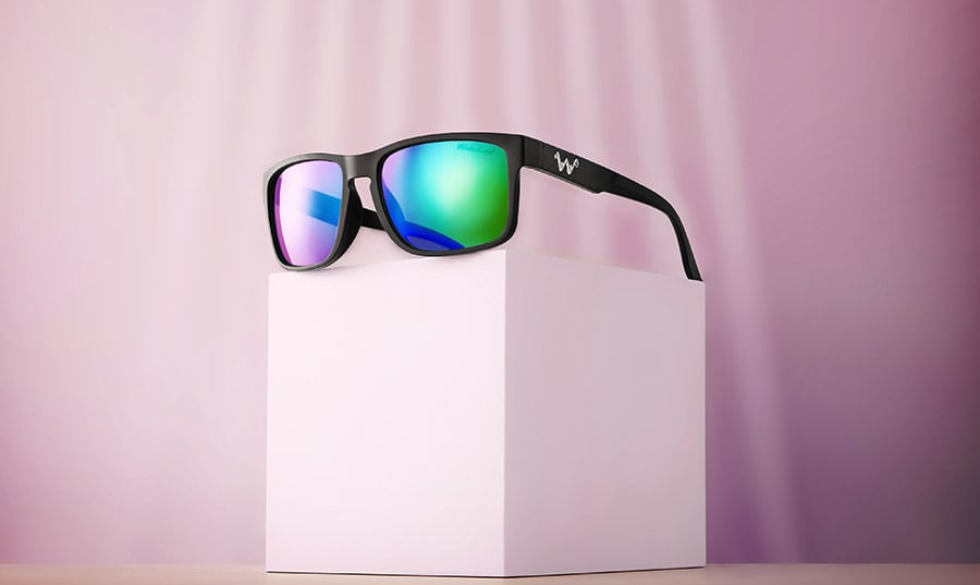 sunglasses-with-a-cool-photography-background